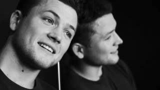 Taron Egerton  Im Still Standing SING 2016 Soundtrack Tous en Scène [upl. by Akinas]