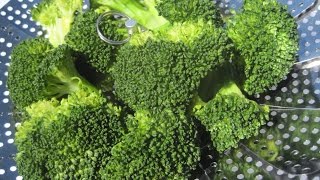 STEAMING BROCCOLI  How to STEAM BROCCOLI demonstration [upl. by Notsgnal606]